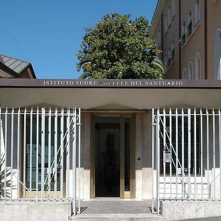 Casa Religiosa Per Ferie Ancelle Del Santuario Hotel Róma Kültér fotó