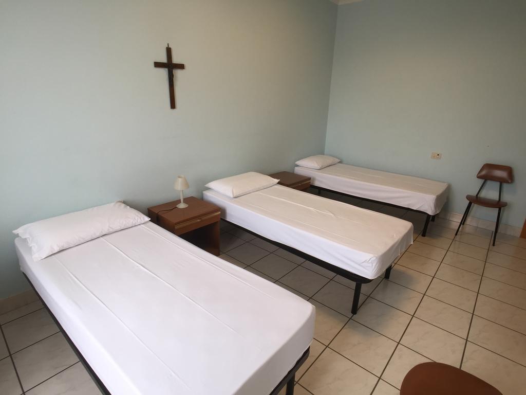 Casa Religiosa Per Ferie Ancelle Del Santuario Hotel Róma Kültér fotó