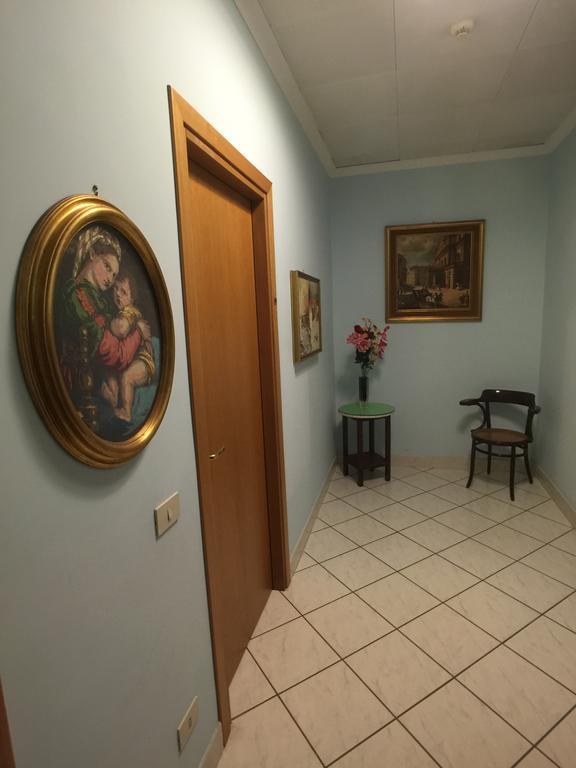 Casa Religiosa Per Ferie Ancelle Del Santuario Hotel Róma Kültér fotó