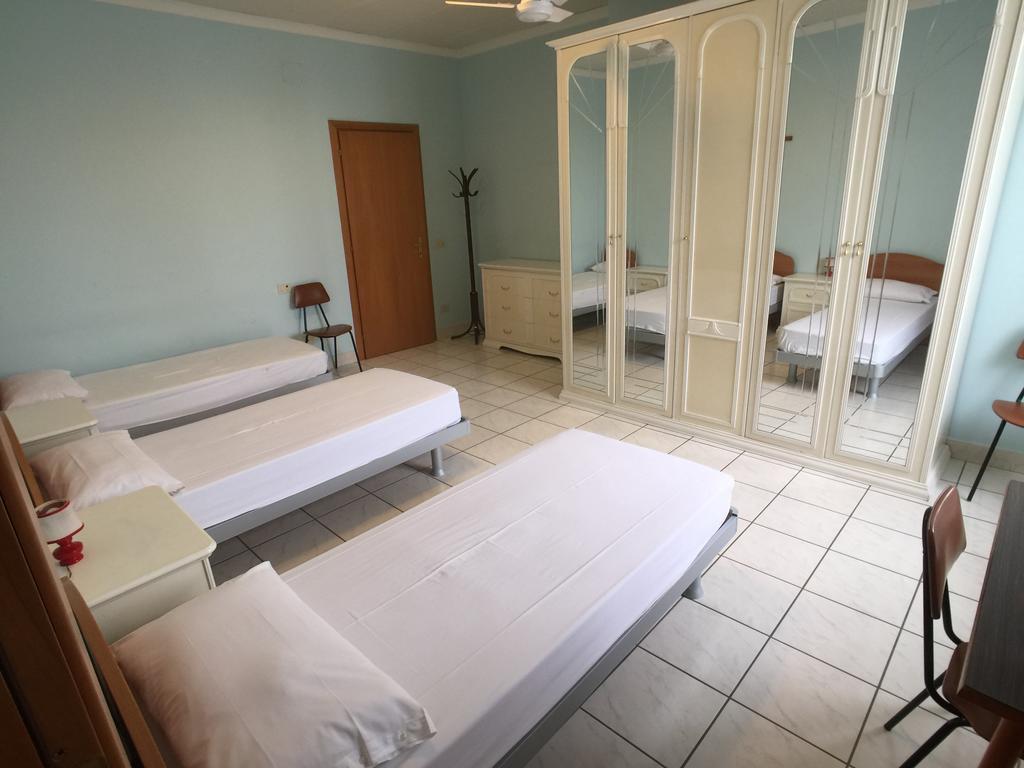 Casa Religiosa Per Ferie Ancelle Del Santuario Hotel Róma Kültér fotó