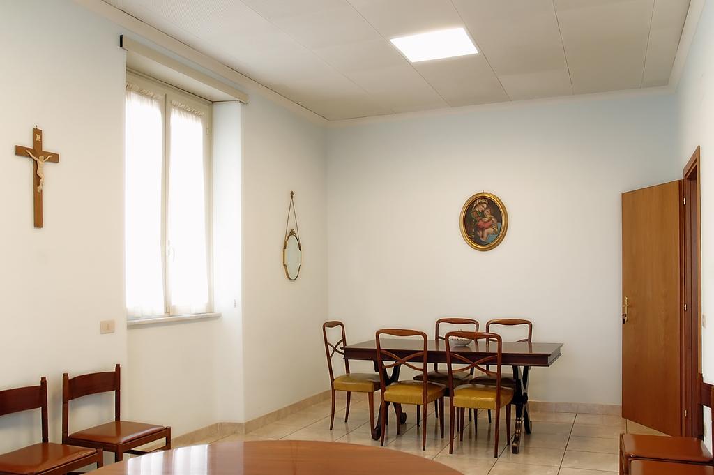 Casa Religiosa Per Ferie Ancelle Del Santuario Hotel Róma Kültér fotó
