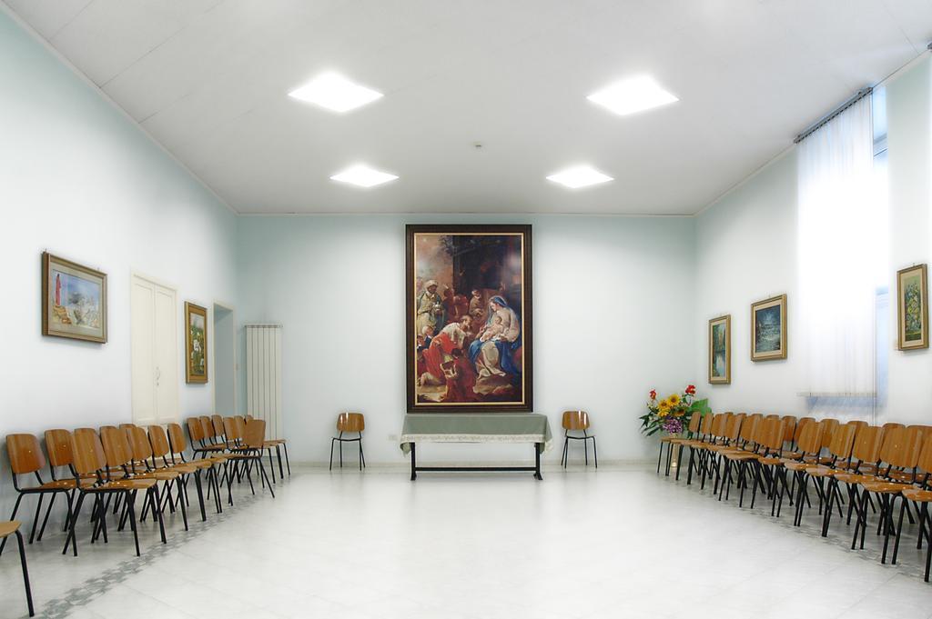 Casa Religiosa Per Ferie Ancelle Del Santuario Hotel Róma Kültér fotó