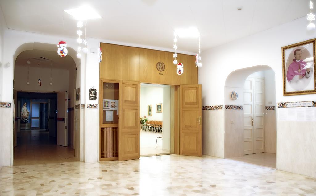 Casa Religiosa Per Ferie Ancelle Del Santuario Hotel Róma Kültér fotó