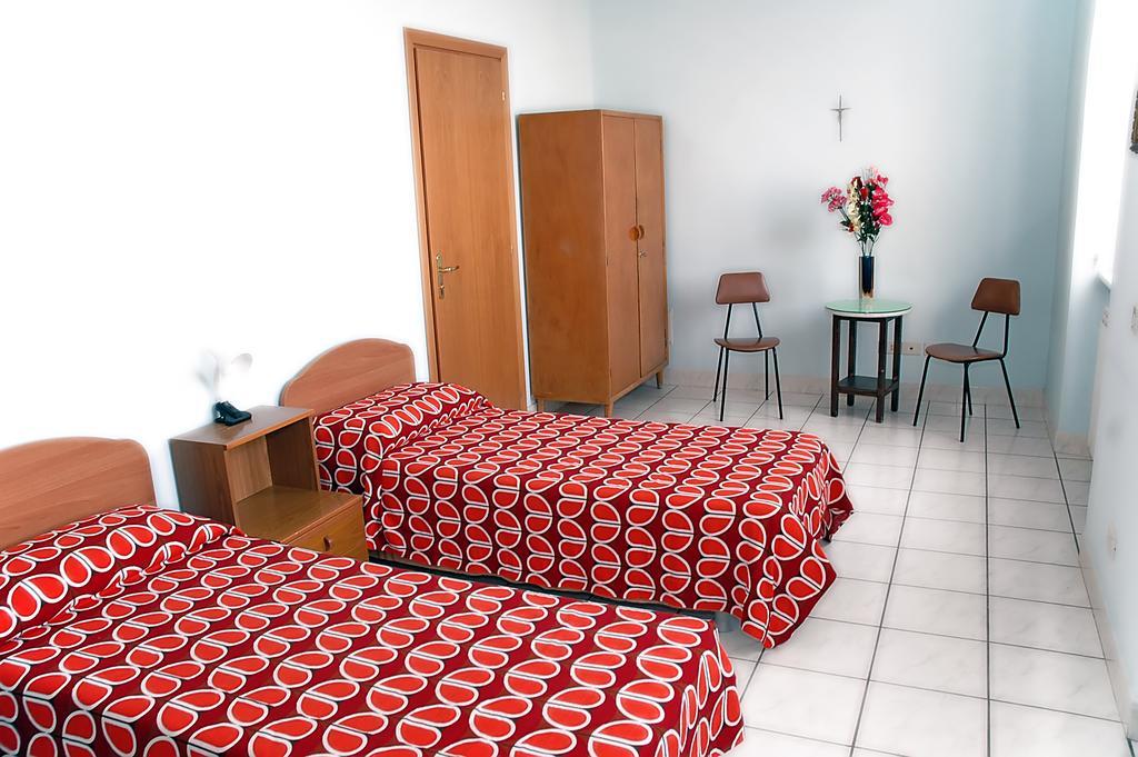 Casa Religiosa Per Ferie Ancelle Del Santuario Hotel Róma Kültér fotó