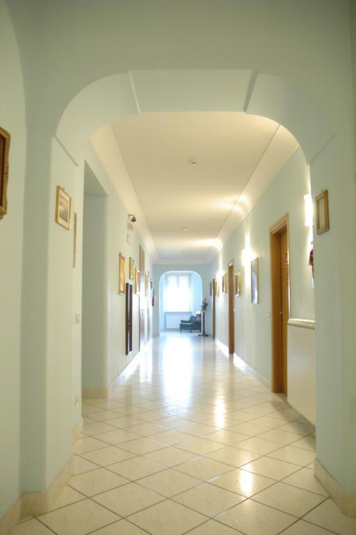 Casa Religiosa Per Ferie Ancelle Del Santuario Hotel Róma Kültér fotó